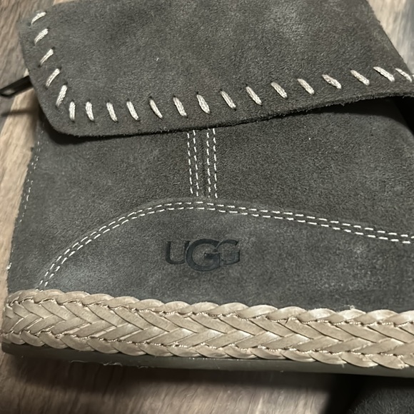 UGG ! Brand new ! Never worn. - Picture 7 of 7